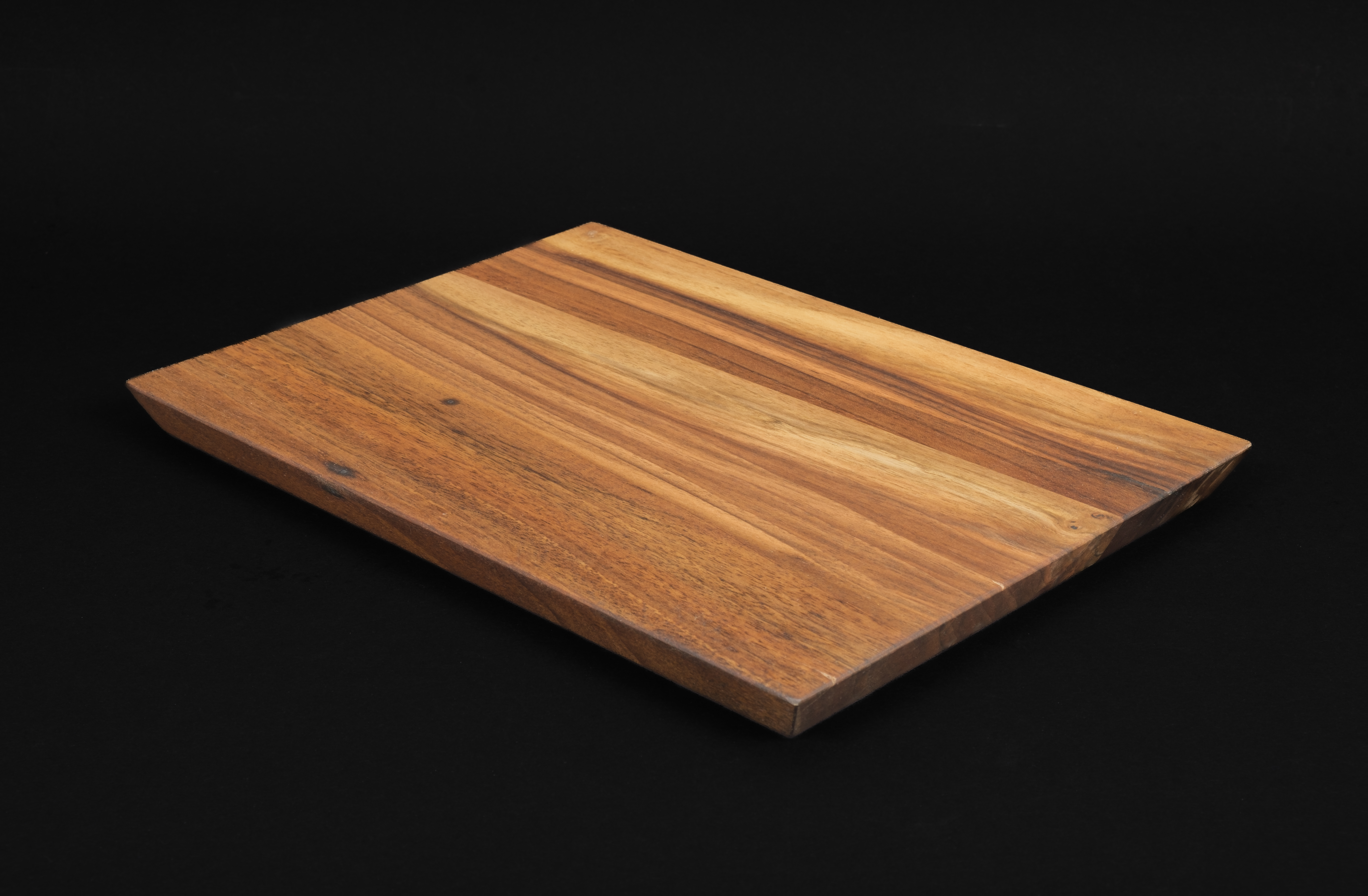 Schneidebrett mit Schweizer Kante, Nuss