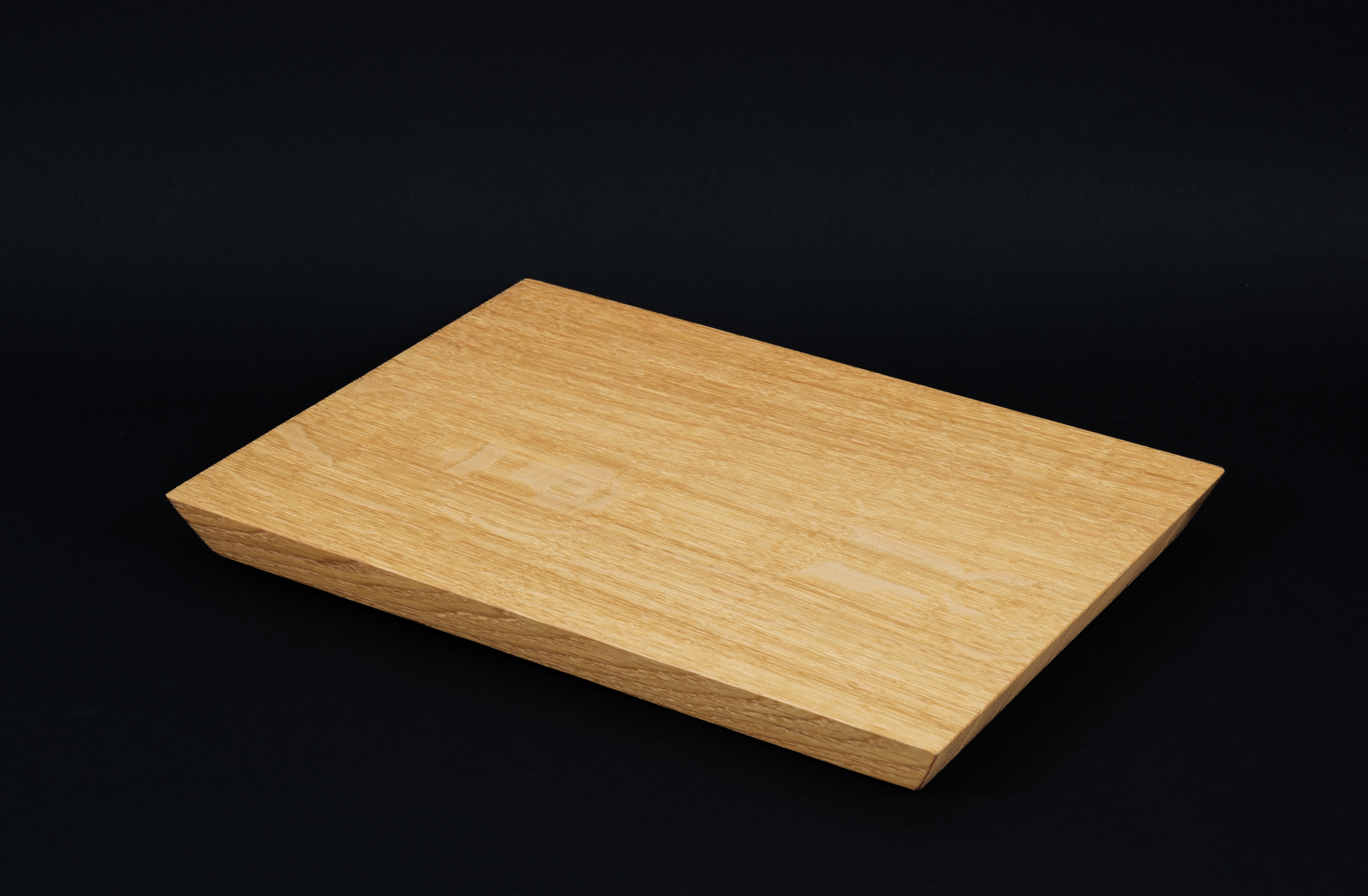 Schneidebrett aus Massivholz mit rundum laufender Schweizer Kante, Eiche Schneidebrett aus Massivholz mit rundum laufender Schweizer Kante, Eiche