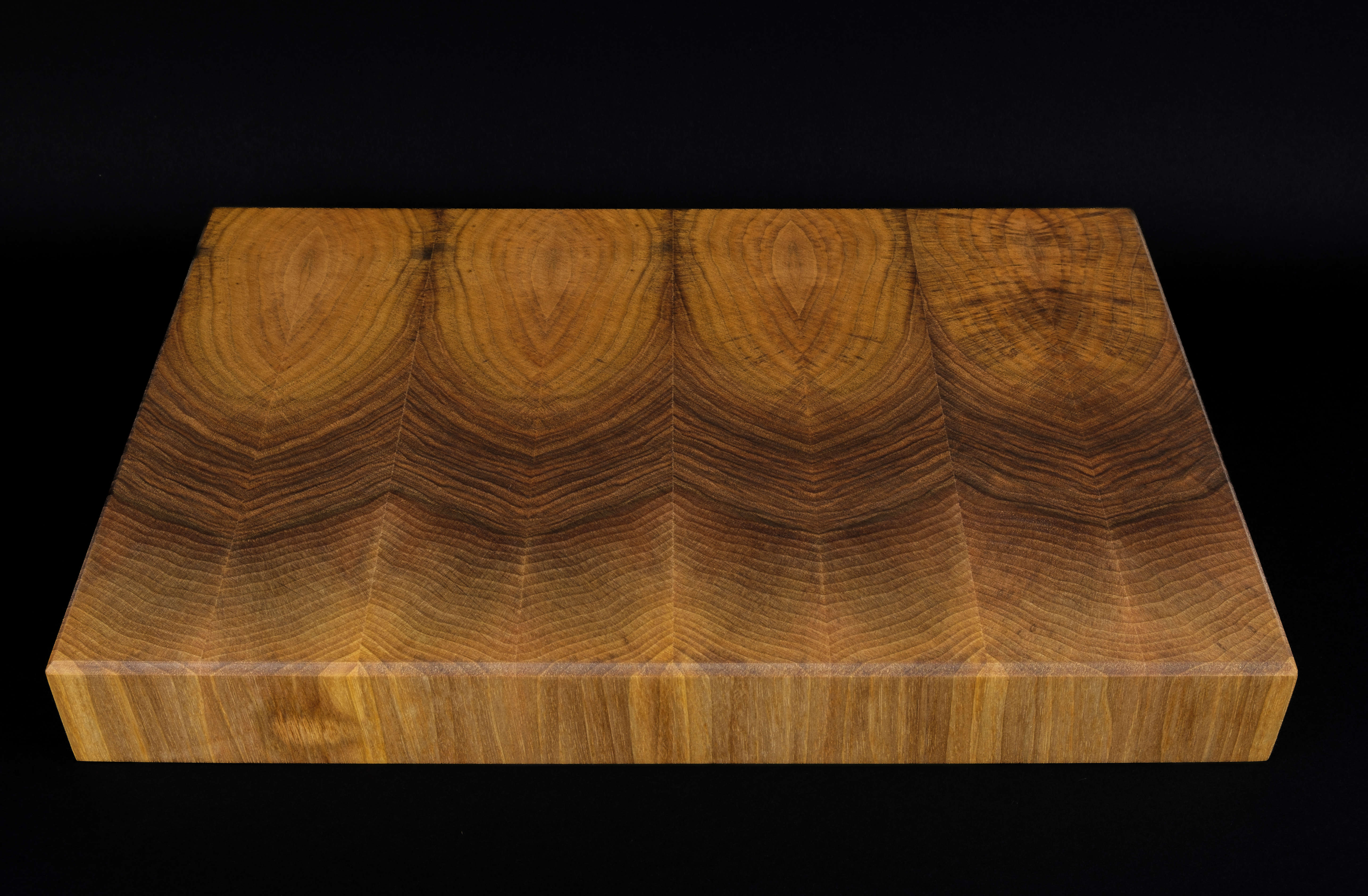 Premium Stirnholz Schneidebrett | Hackblock mit durchgehenden Lamellen, Nuss Premium Stirnholz Schneidebrett | Hackblock mit durchgehenden Lamellen, Nuss