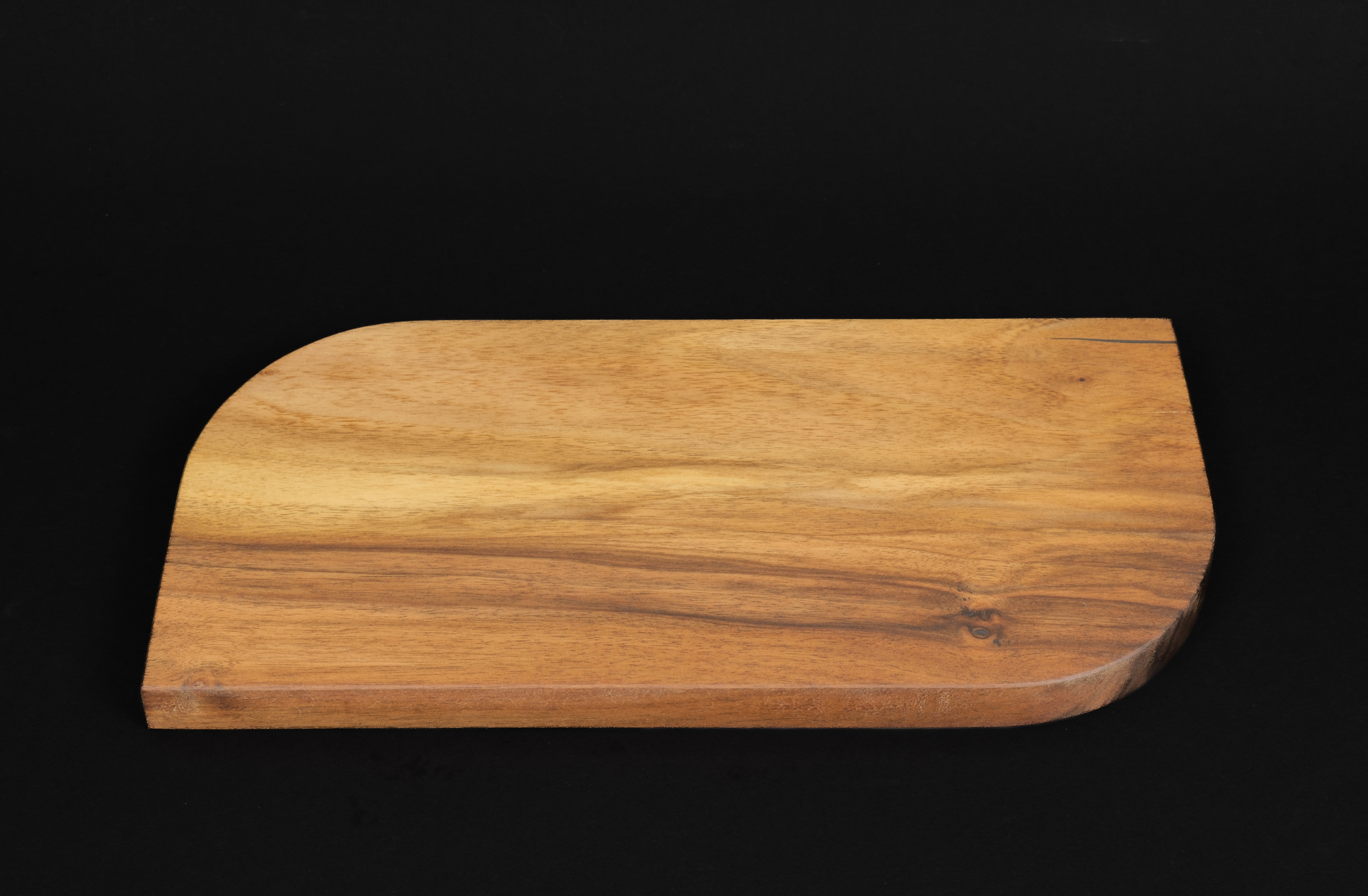 Schneidebrett mit zwei diagonalen Eckradien, Nuss