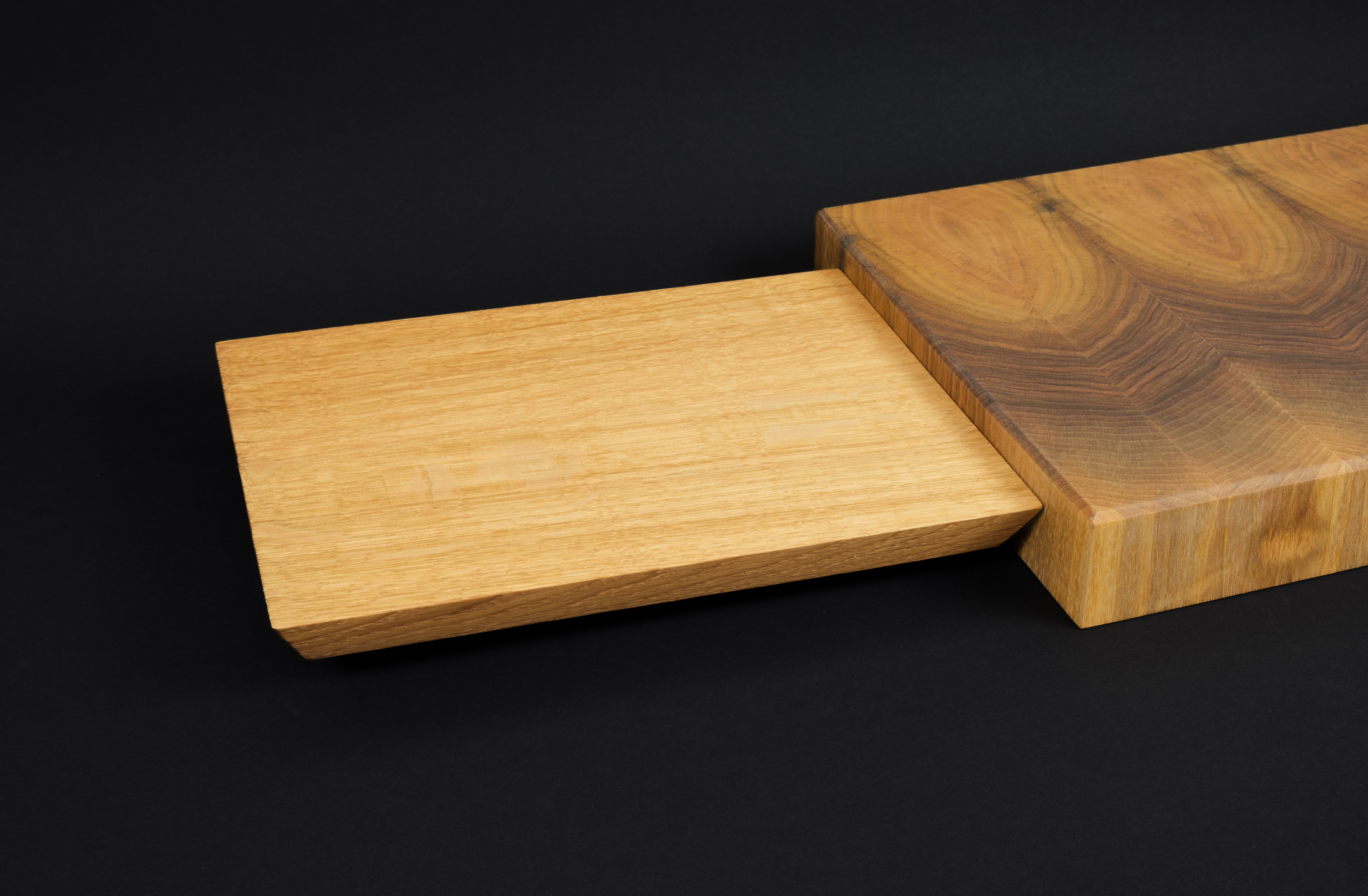 Schneidebrett aus Massivholz | Übergabe- und Transportbrett | vom Hackblock in die Pfanne Schneidebrett aus Massivholz | Übergabe- und Transportbrett | vom Hackblock in die Pfanne