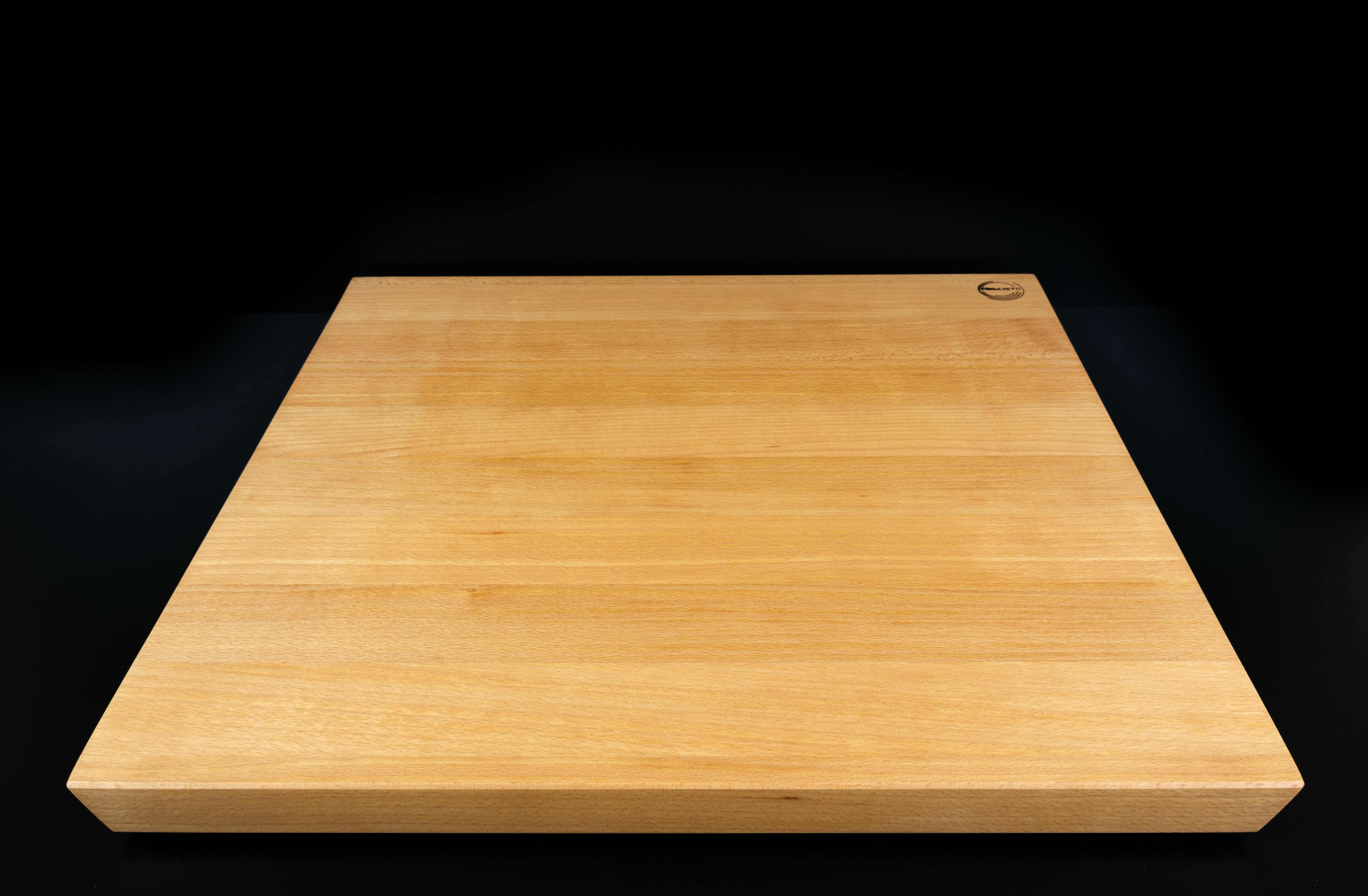 Schneidebrett mit seitlicher Schweizer Kante, 50 x 50 cm, Buche Schneidebrett mit seitlicher Schweizer Kante, 50 x 50 cm, Buche